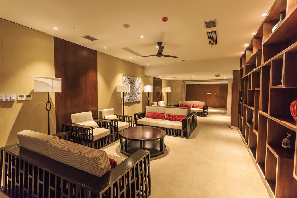 Aloha Oceanfront Suite Resort Lingshui  Exterior photo